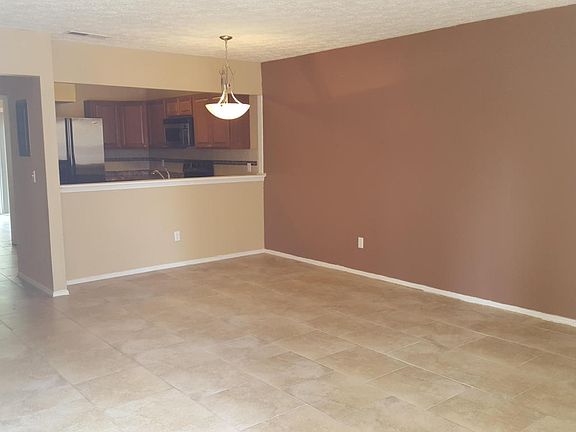 4th image of 4953 Knightsbridge Cir N