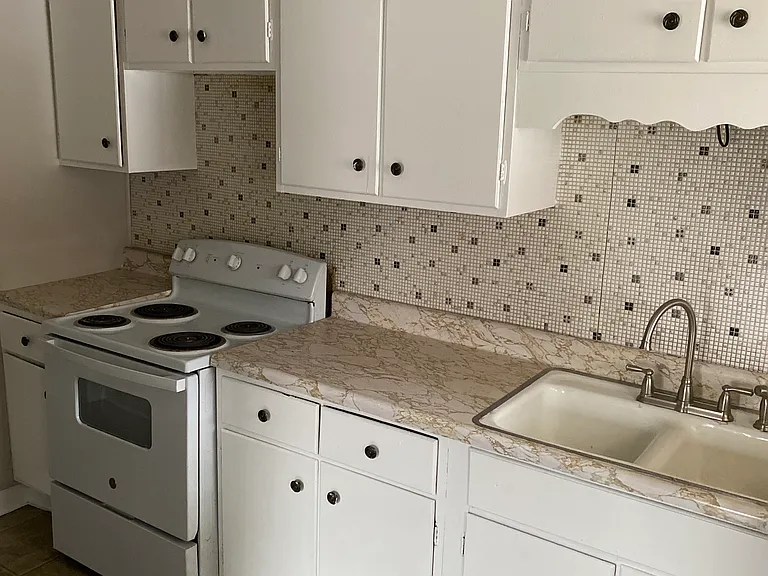 1103 Bryn Mawr St #1/2 — Photo 8