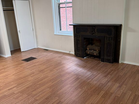 4th image of 631 Overton St APT 1