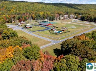 32 Lake Valley Dr #B, Hazleton, PA 18202