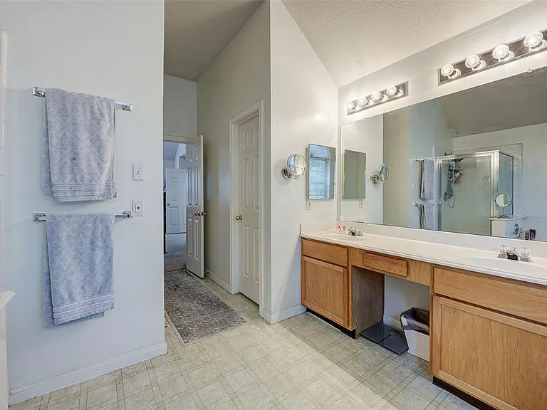 17015 Maricella Cir — Photo 17
