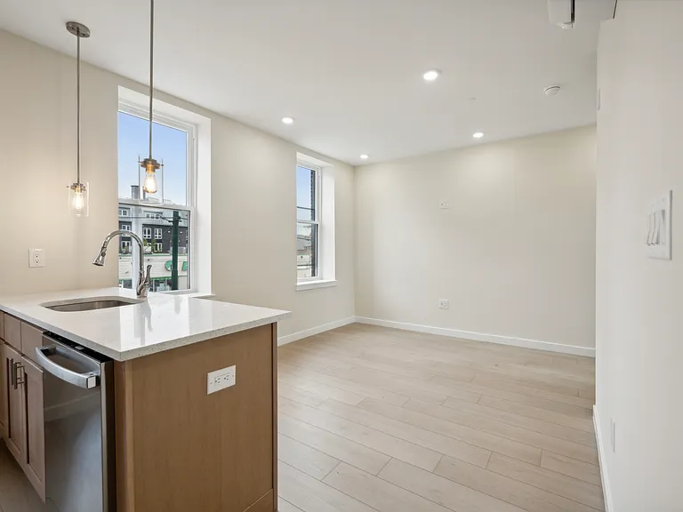 2614 W Girard Ave #B — Photo 6