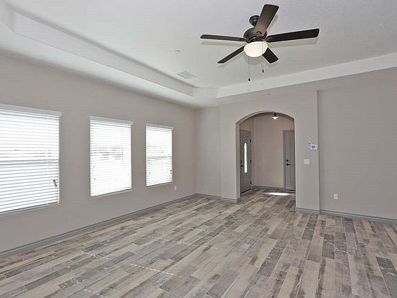 5th image of 18464 Hackberry St