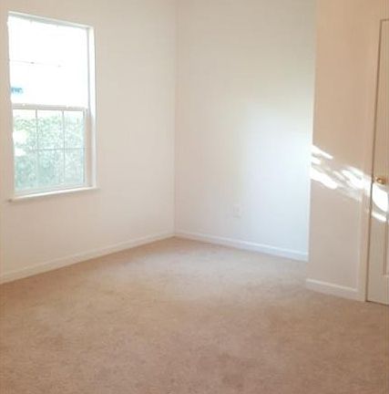 4th image of 1403 E Jefferson Ave