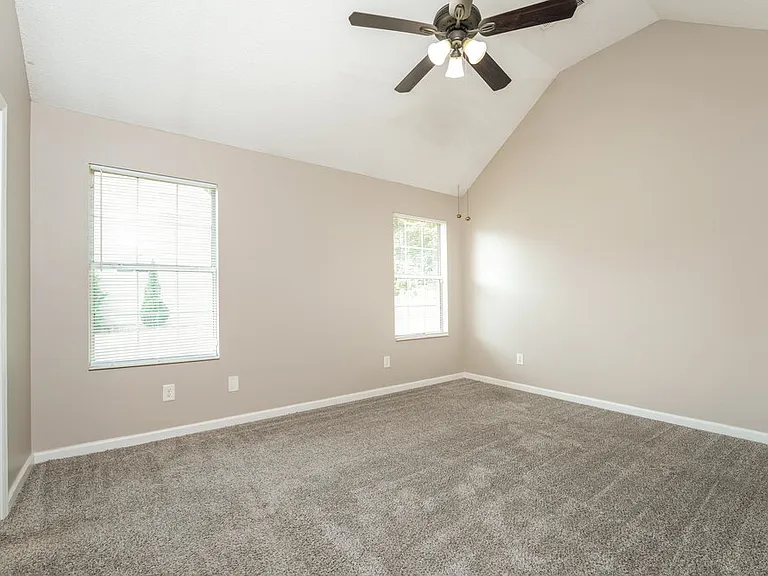 804 Hillandale Ln — Photo 9