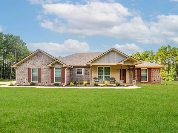 525 Lake Gladewater Rd, Gladewater, TX 75647