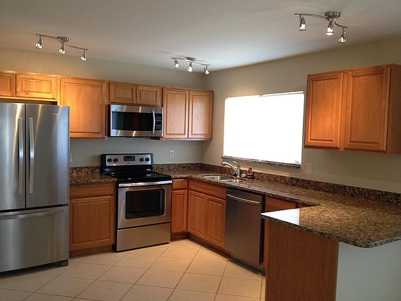3rd image of 443 SE Whitmore Drive