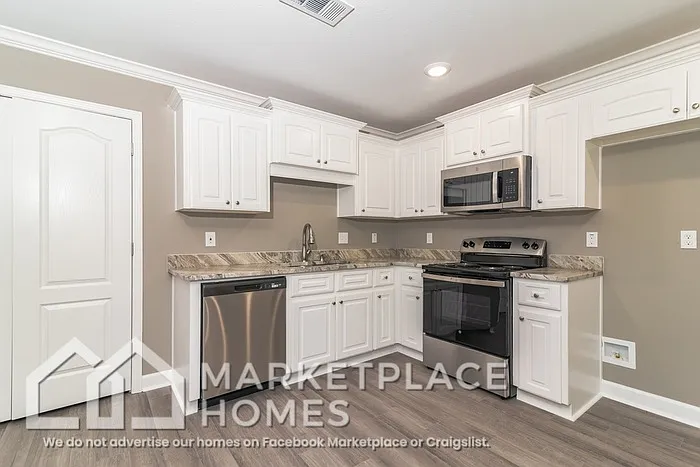 900 W 23rd St — Photo 7