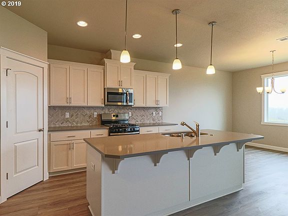 3rd image of 2340 E 8th Way