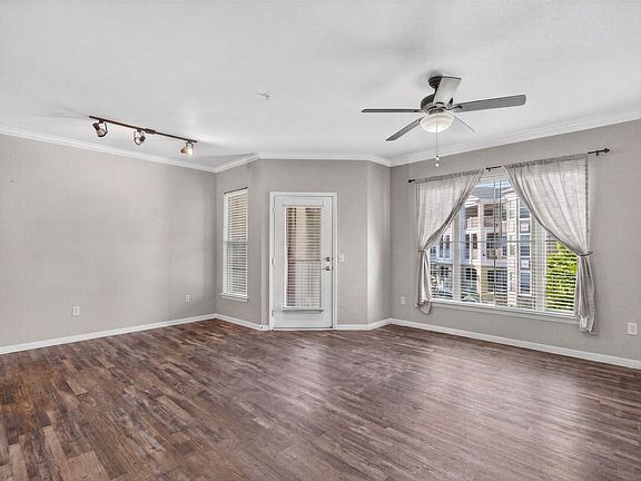 3rd image of 8290 Gate Pkwy #217