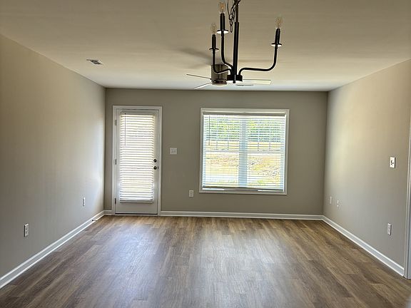 5th image of 100 Bradfield Cir