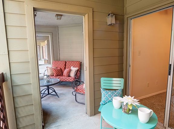 5th image of 256 E Corporate Dr APT 610