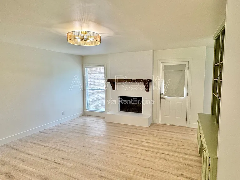 3224 Little John Dr — Photo 6