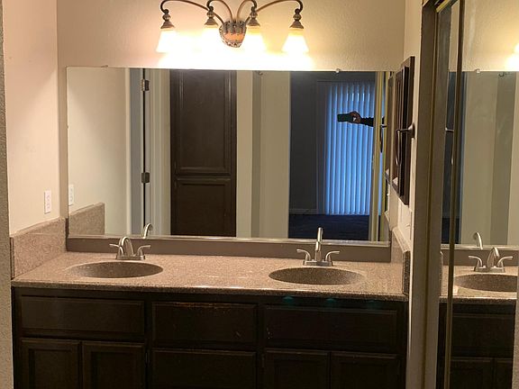3rd image of 8213 Platinum Cir
