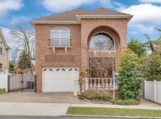 15450 12th Rd, Flushing, NY 11357