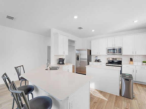 3rd image of 513 Macdonald Way