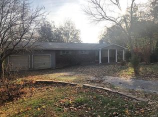 6806 East Dr, Moro, IL