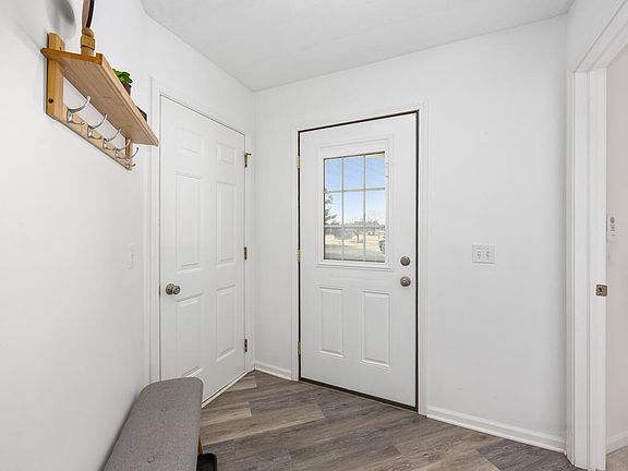 4th image of 3321 Clear Vista Ct NE