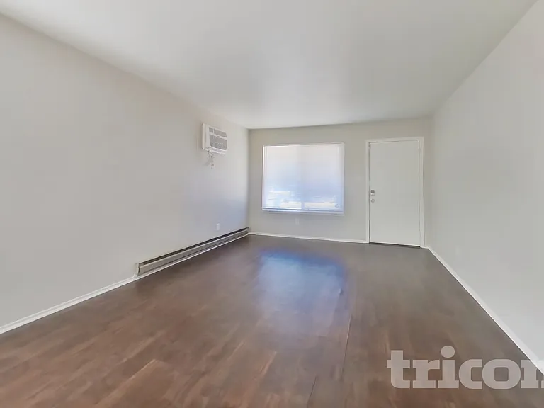 10069 Lincoln Village Dr — Photo 3