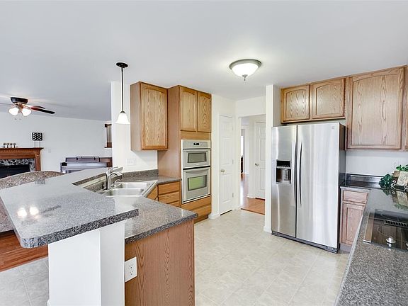 5th image of 54 Clovercrest Ct