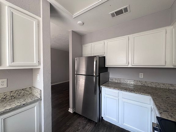 5th image of 9910 Royal Ln APT 403