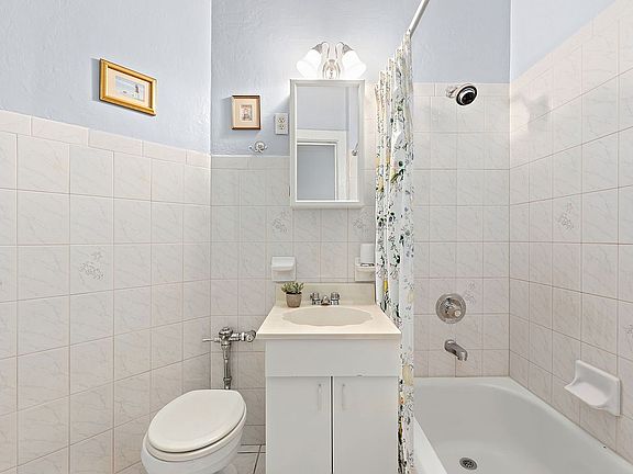 3rd image of 140 W 69th St APT 91A