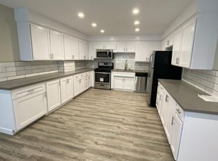 415 N Oakhurst Dr APT 202, Beverly Hills, CA 90210