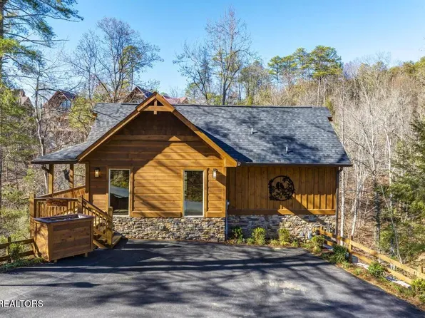 1233 Parkview Vista Way, Pigeon Forge, TN 37863