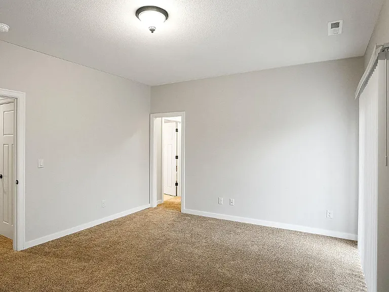 384 Market St NE — Photo 20