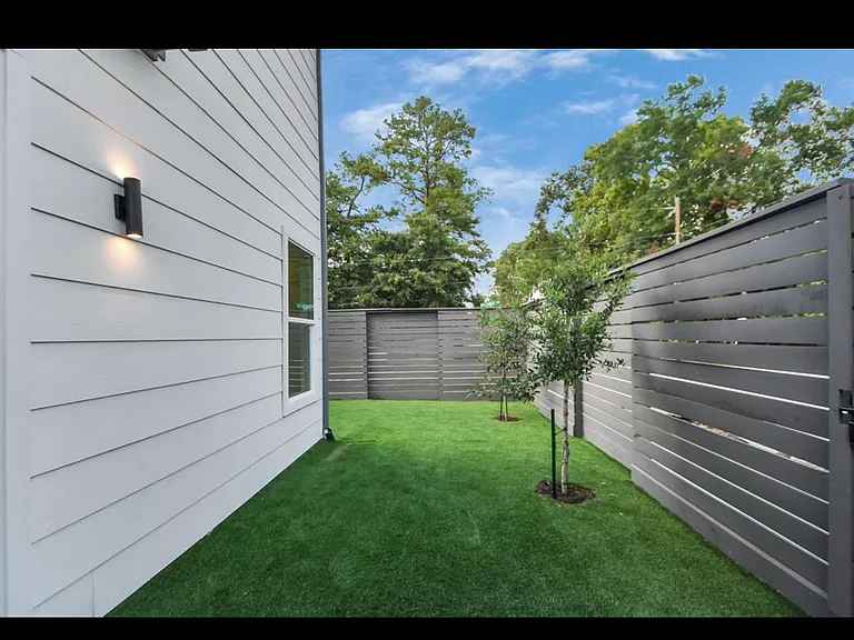 6555 Sealey St — Photo 5