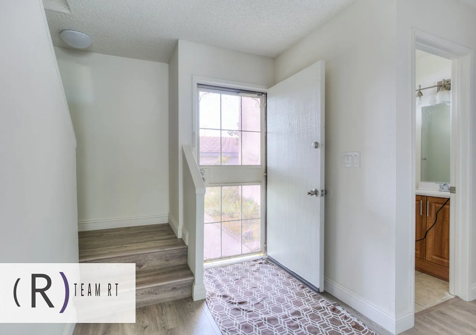 A Simple yet Elegant Looking 3 bed 1.5 bath Condominium — Photo 4