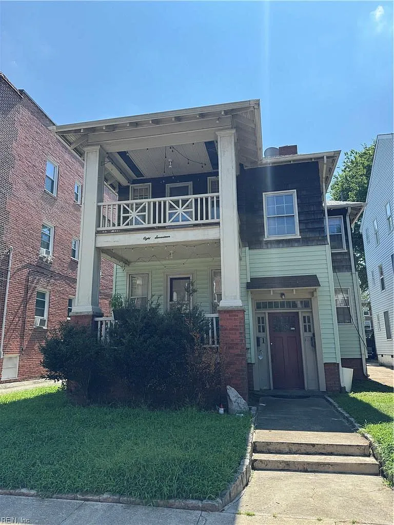 817 Gates AVE — Photo 1