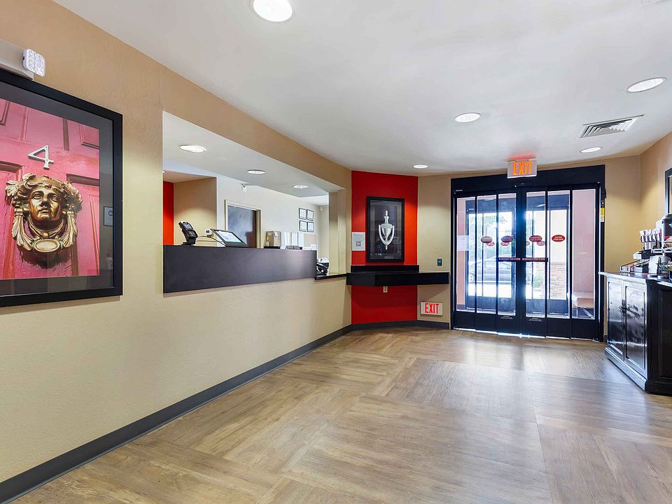 Lobby and Guest Check-in