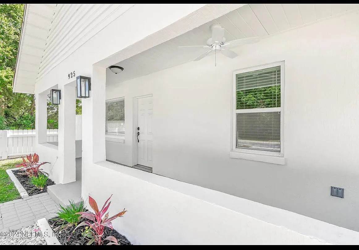 2 bed, 2.5 bath, 725 sqft, $2,000 — Photo 2