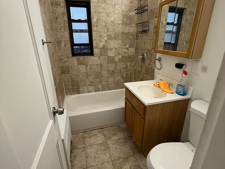 E Curtis St — Photo 12
