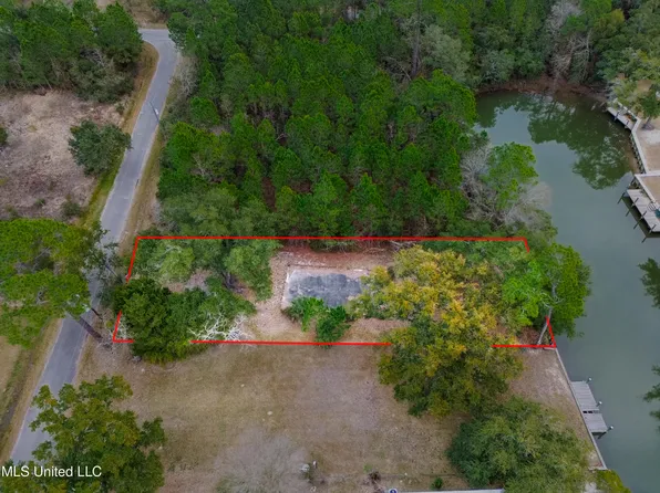 146 Mimosa St, Pass Christian, MS 39571