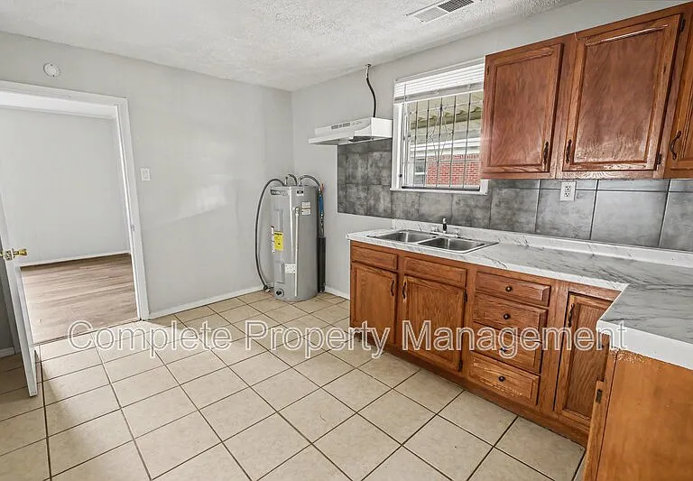 6025 Ivy St — Photo 4