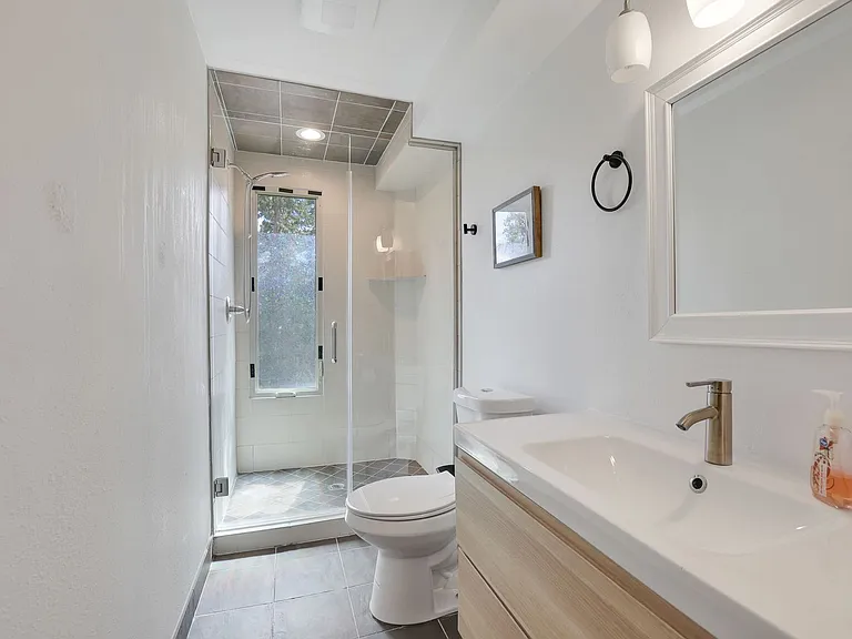 92 Club House Rd — Photo 8