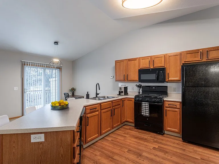 Pinefield Condominiums — Photo 6