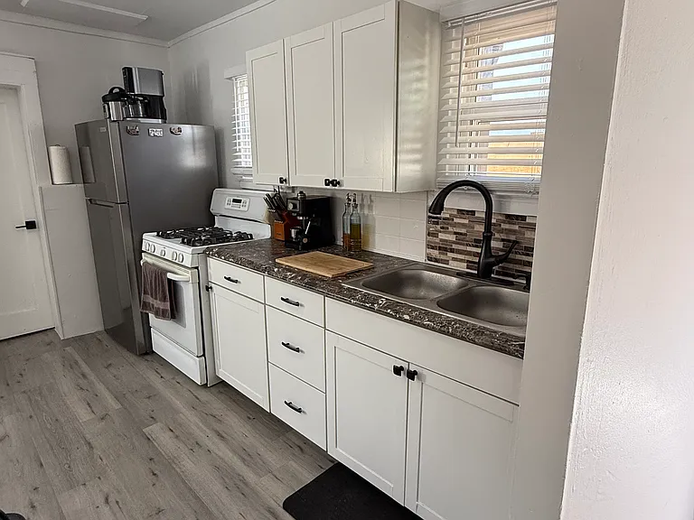 1015 Iowa Ave — Photo 5