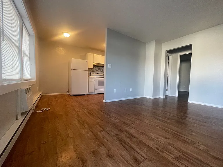 152 E Vienna St — Photo 4