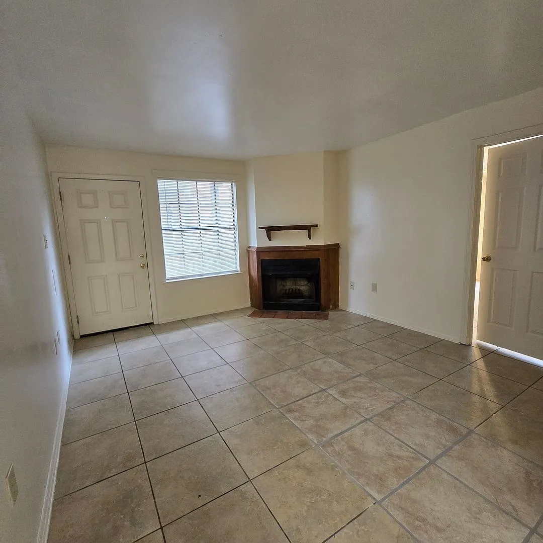 8556 Leake Ave — Photo 2