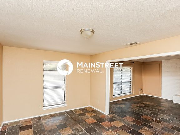 3rd image of 1003 Glenn Dr