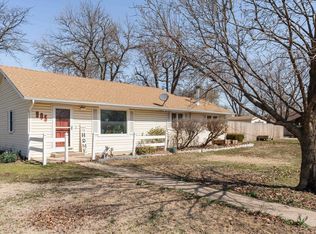 905 E 9th St, Wellington, KS 67152