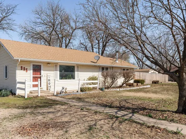 905 E 9th St, Wellington, KS 67152