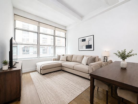 3rd image of 321 W 37th St APT 3H