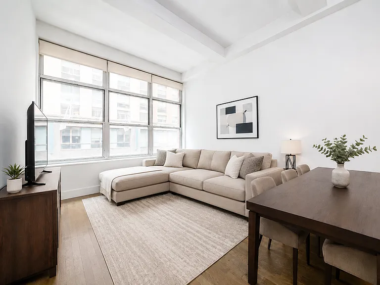 321 W 37th St #7H — Photo 3