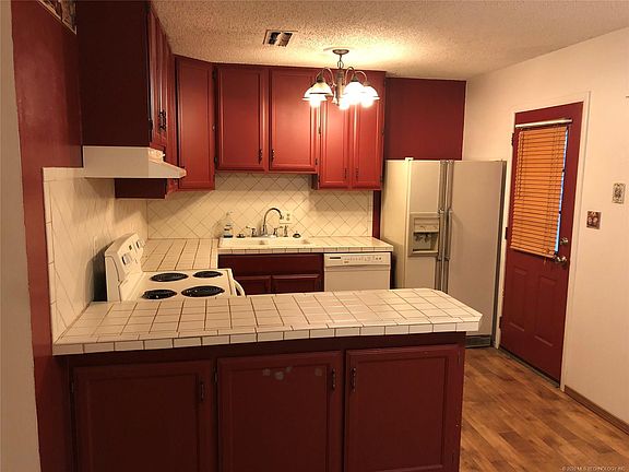 2nd image of 2112 Mason St