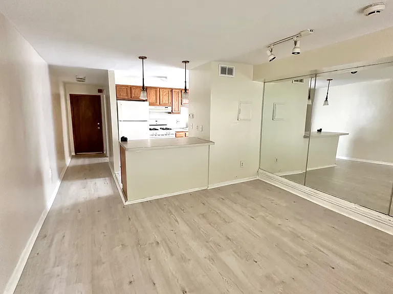 743 Corinthian Ave #3R — Photo 12