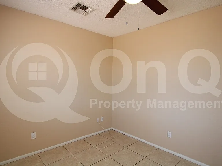 4312 E Burgess Ln — Photo 6